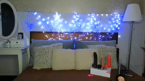 MiaBeeX online show from December 2025 03:10:01 PM