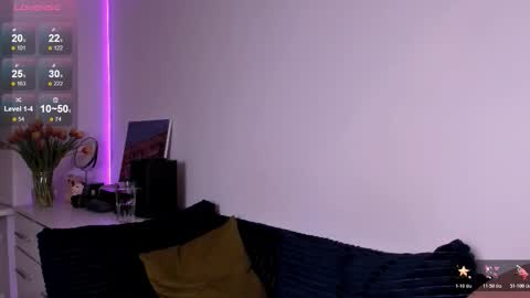 Snapshot of miabellee_ chatting on March 2026 08:28:02 PM mia online show from March 2026 08:28:02 PM