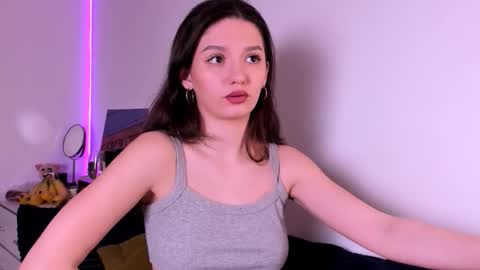 Snapshot of miabellee_ chatting on March 2026 06:58:01 PM mia online show from March 2026 06:58:01 PM