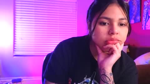 Mia online show from December 2024 07:05:01 AM