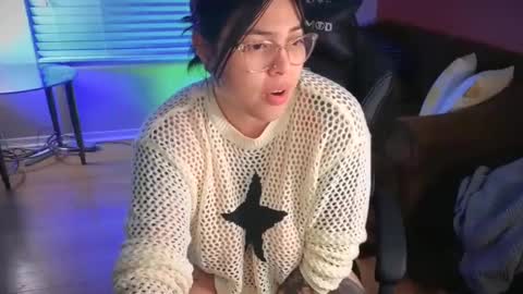 Mia online show from December 2024 05:02:01 AM