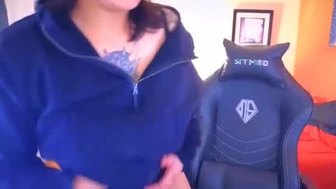 Mia online show from January 2025 02:20:01 AM