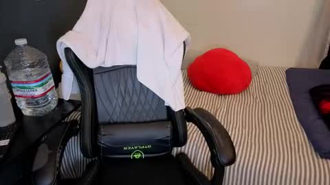 Mia online show from March 2026 02:49:01 AM