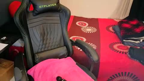 Mia online show from March 2026 02:33:02 AM