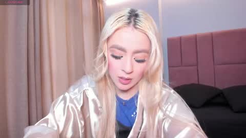 Snapshot of miacarperrlux chatting on May 2026 09:24:01 PM MiaCarper online show from May 2026 09:24:01 PM