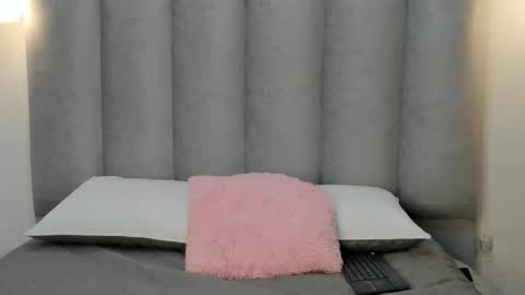 miacleark online show from November 2025 08:31:01 PM