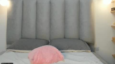 miacleark online show from April 2026 09:34:03 PM