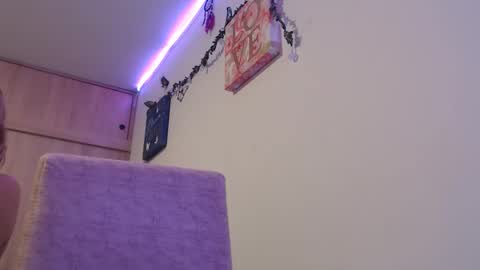 Miia  online show from November 2025 03:15:01 AM