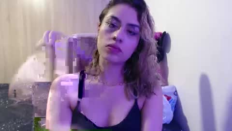 Miia  online show from December 2025 12:17:02 AM