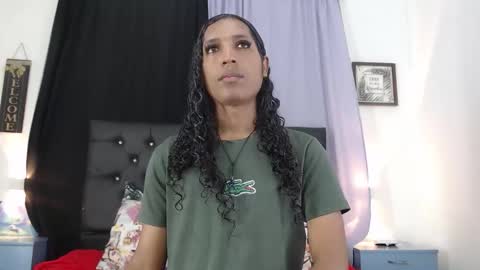 MiaCoock online show from November 2025 05:00:01 PM