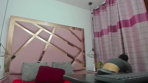 Snapshot of miacours chatting on January 2026 02:44:01 PM MiaCours online show from January 2026 02:44:01 PM