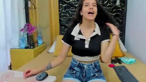 Snapshot of miacours chatting on March 2026 07:09:01 PM MiaCours online show from March 2026 07:09:01 PM