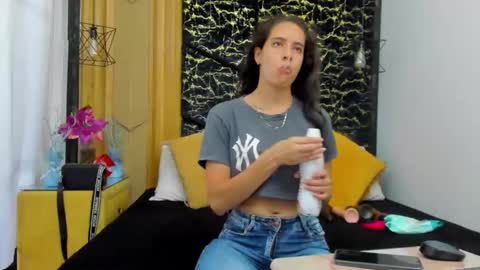 Snapshot of miacours chatting on March 2026 07:07:01 PM MiaCours online show from March 2026 07:07:01 PM