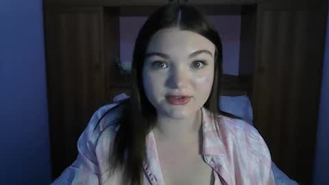 Mia online show from May 2026 12:05:01 AM