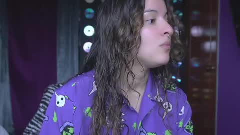 Mia online show from April 2026 04:44:01 PM