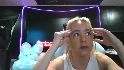 Snapshot of miaellababy chatting on October 2025 01:09:02 AM miaellababy online show from October 2025 01:09:02 AM