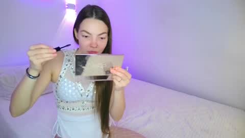 Mia online show from May 2026 01:00:01 AM
