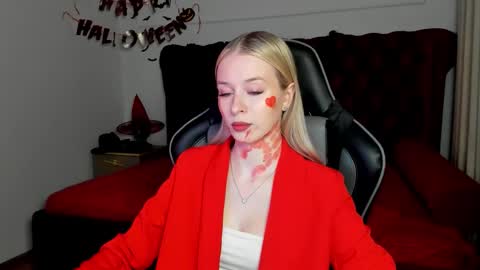 Mia online show from October 2025 06:20:02 PM