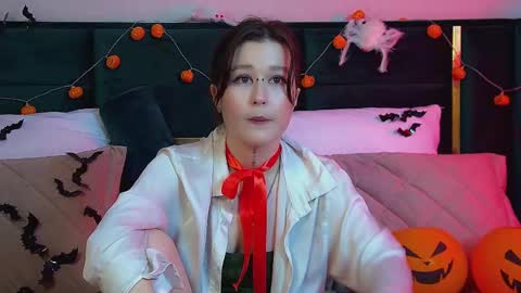 Mia online show from October 2025 06:46:02 PM