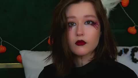 Mia online show from October 2025 06:10:02 PM