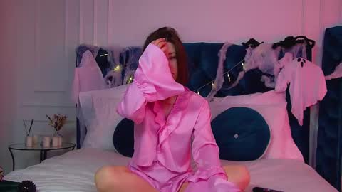 Mia online show from October 2025 06:04:01 AM