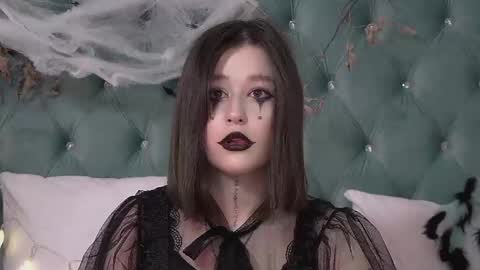 Mia online show from October 2025 06:20:02 PM