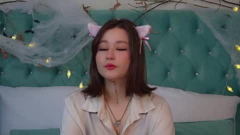 Mia online show from November 2025 06:25:01 AM