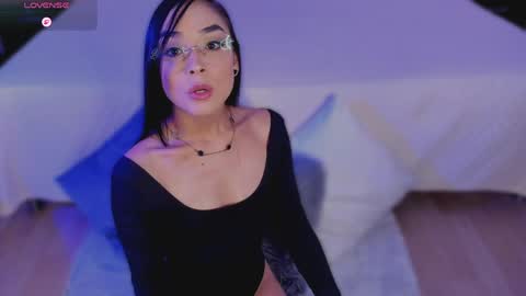 Mia Larouse online show from April 2026 08:53:01 PM