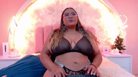 Snapshot of mialaurents chatting on December 2025 04:19:01 AM Mia online show from December 2025 04:19:01 AM