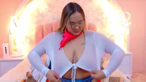 Snapshot of mialaurents chatting on January 2026 05:01:01 AM Mia online show from January 2026 05:01:01 AM