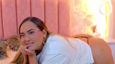 Snapshot of mialaurents chatting on February 2026 03:44:02 AM Mia online show from February 2026 03:44:02 AM