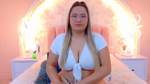 Snapshot of mialaurents chatting on February 2026 04:44:01 AM Mia online show from February 2026 04:44:01 AM