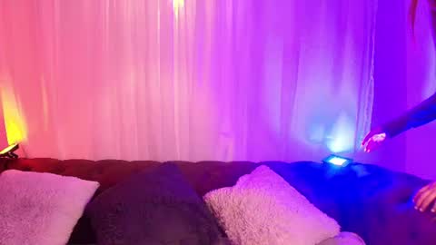 mialuxee_ online show from July 2026 12:34:01 PM