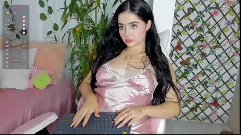 Snapshot of miamaiha chatting on December 2024 10:01:02 PM mia 600am-1000am Colombia time online show from December 2024 10:01:02 PM