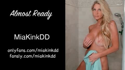 Mia online show from November 2025 03:38:01 AM