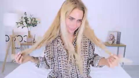 Mia online show from July 2026 01:36:01 AM