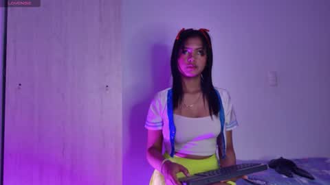 Mia Miller online show from November 2025 12:00:02 AM