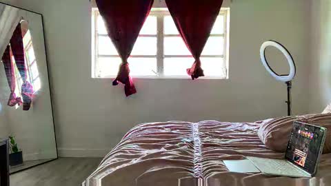 Snapshot of miamiworld chatting on November 2025 03:30:02 PM MiamiWorld online show from November 2025 03:30:02 PM