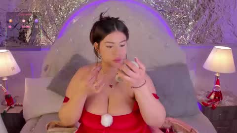 Snapshot of miamontoya chatting on December 2025 01:39:02 PM Mia -5 7001400 Follow online show from December 2025 01:39:02 PM