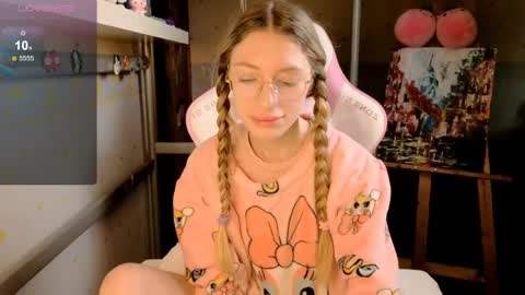 MiaMoon online show from May 2026 05:46:01 AM