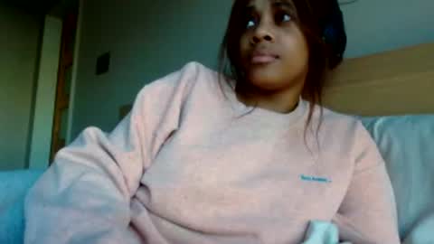 Snapshot of miamuffin8 chatting on December 2024 01:22:02 PM MiaMuffn online show from December 2024 01:22:02 PM