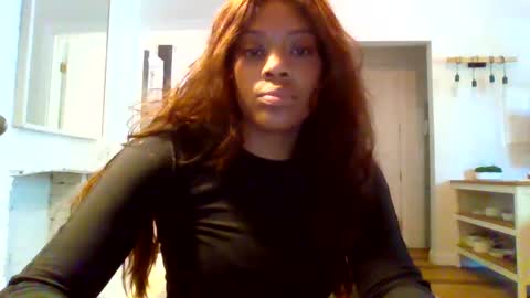 Snapshot of miamuffin8 chatting on September 2025 03:24:01 PM MiaMuffn online show from September 2025 03:24:01 PM