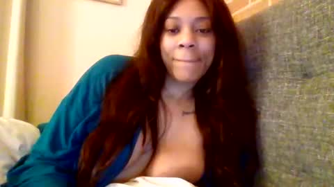 Snapshot of miamuffin8 chatting on April 2026 08:09:02 AM MiaMuffn online show from April 2026 08:09:02 AM
