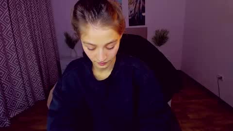 Mia online show from December 2024 10:15:01 PM