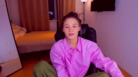 Mia online show from February 2025 08:13:01 PM