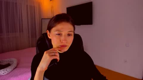 Mia online show from February 2026 07:04:02 PM