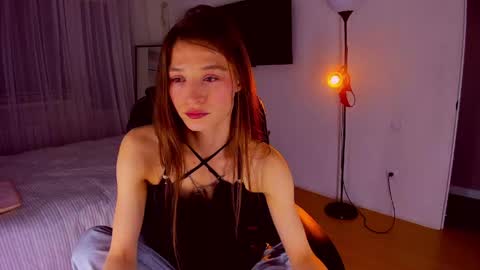 Mia online show from April 2026 07:29:02 PM