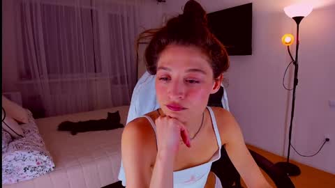 Mia online show from June 2026 07:16:02 PM