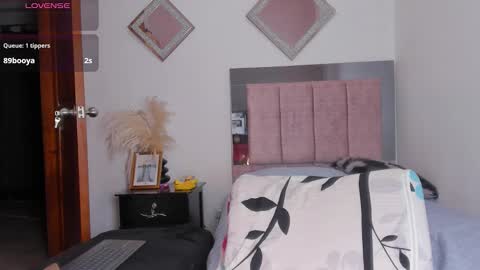 miapearls_ online show from February 2026 06:26:01 AM