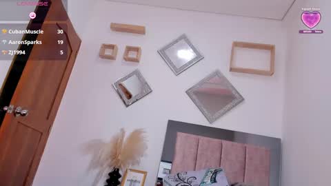 miapearls_ online show from June 2026 06:52:02 AM